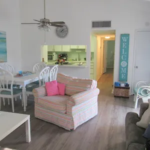 sunny-miramar-villa-half-mi-to-beach-access.panamacity-beachhotels.com/